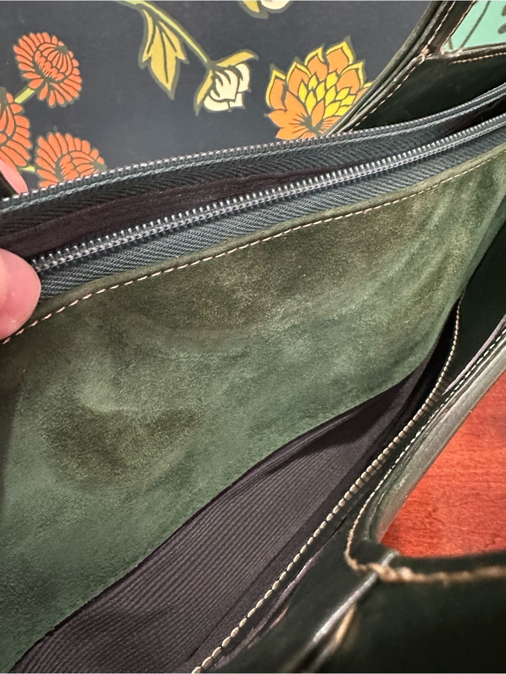 Vintage 1980s Bally Green Suede & Leather Circle Handle Bag - Picture 9 of 12
